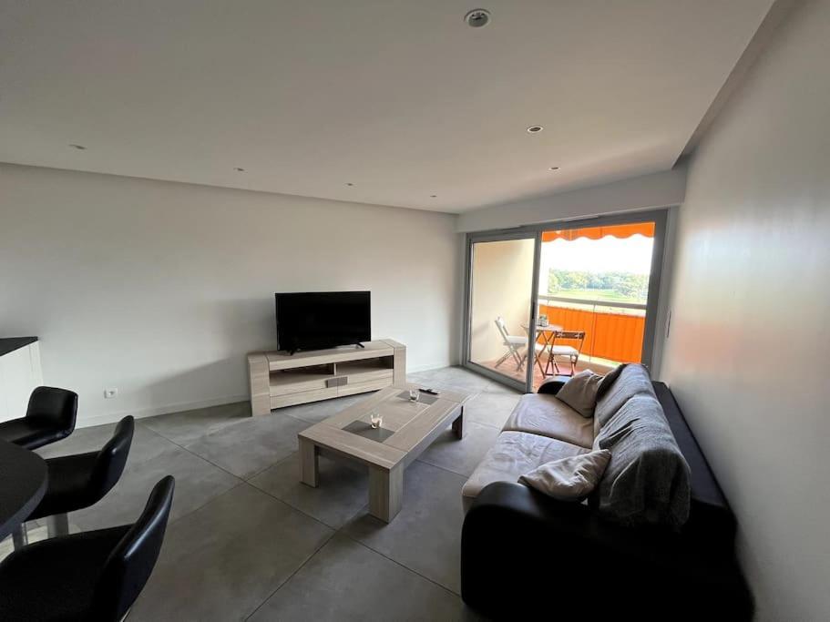 Appartement 2 Pieces Vue Mer, A Proximite De Tout Mandelieu Exterior foto